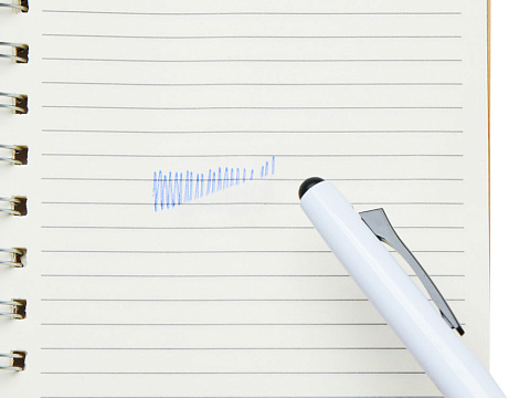 Пластиковая шариковая ручка пиши-стирай InkShift, белый корпус с черным - рис 4.