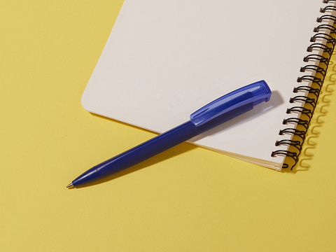 Ручка шариковая пластиковая Trinity K Transaprent Recy, темно-синий - рис 5.