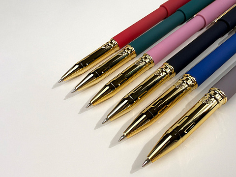 Ручка пластиковая шариковая Parliament, 0,7 мм, синие чернила, розовый/золотистый - рис 8.